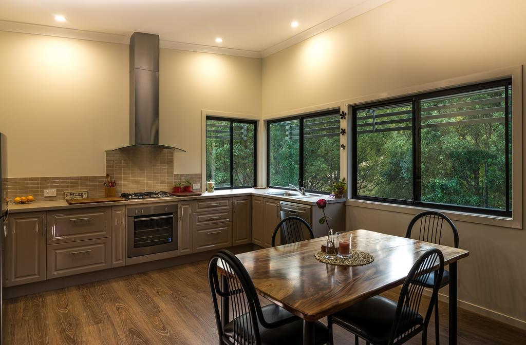 Babbling Brook Retreat Villa Limpinwood Room photo